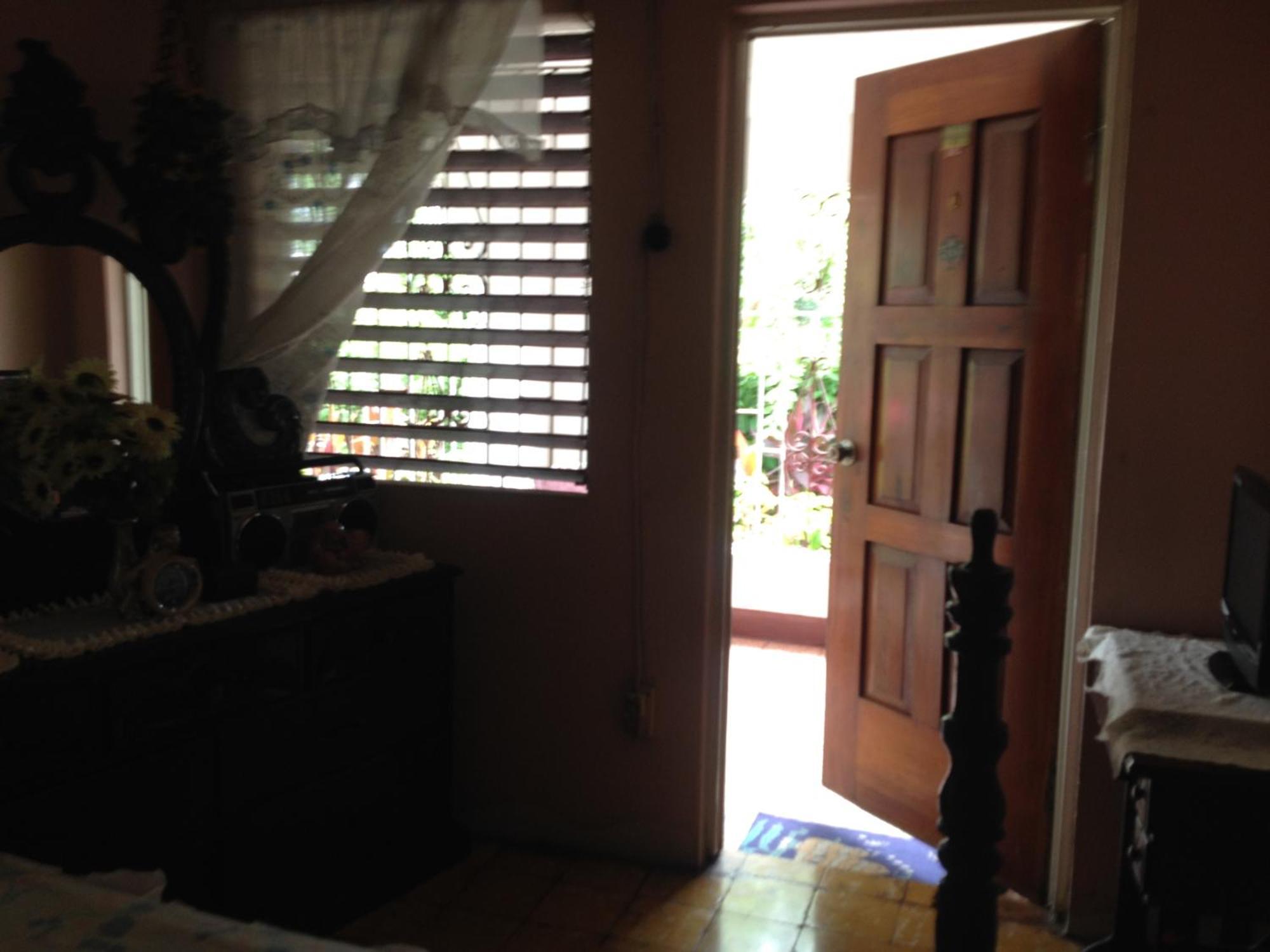 Kingston Airport Bed And Breakfast Εξωτερικό φωτογραφία