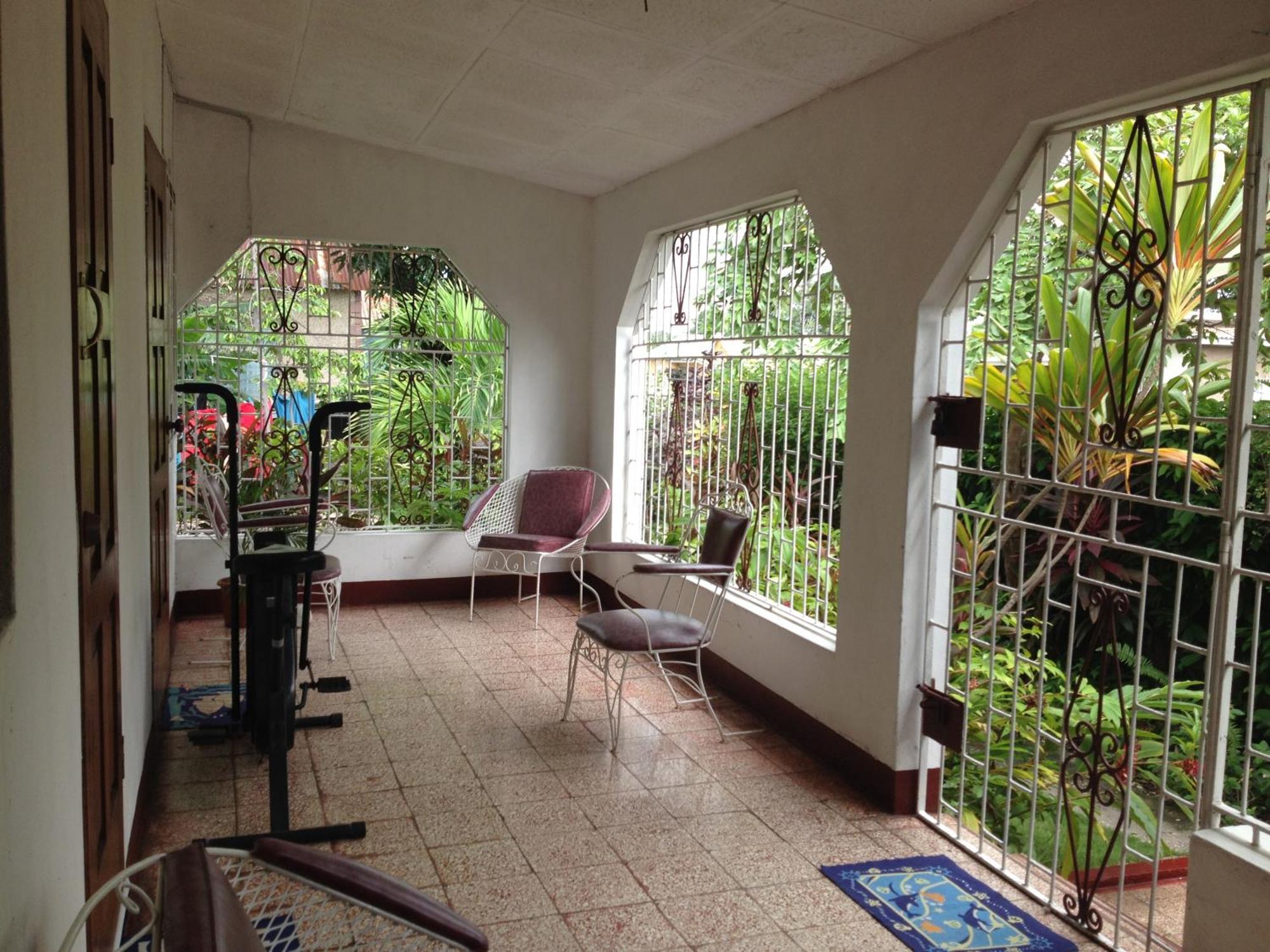 Kingston Airport Bed And Breakfast Εξωτερικό φωτογραφία