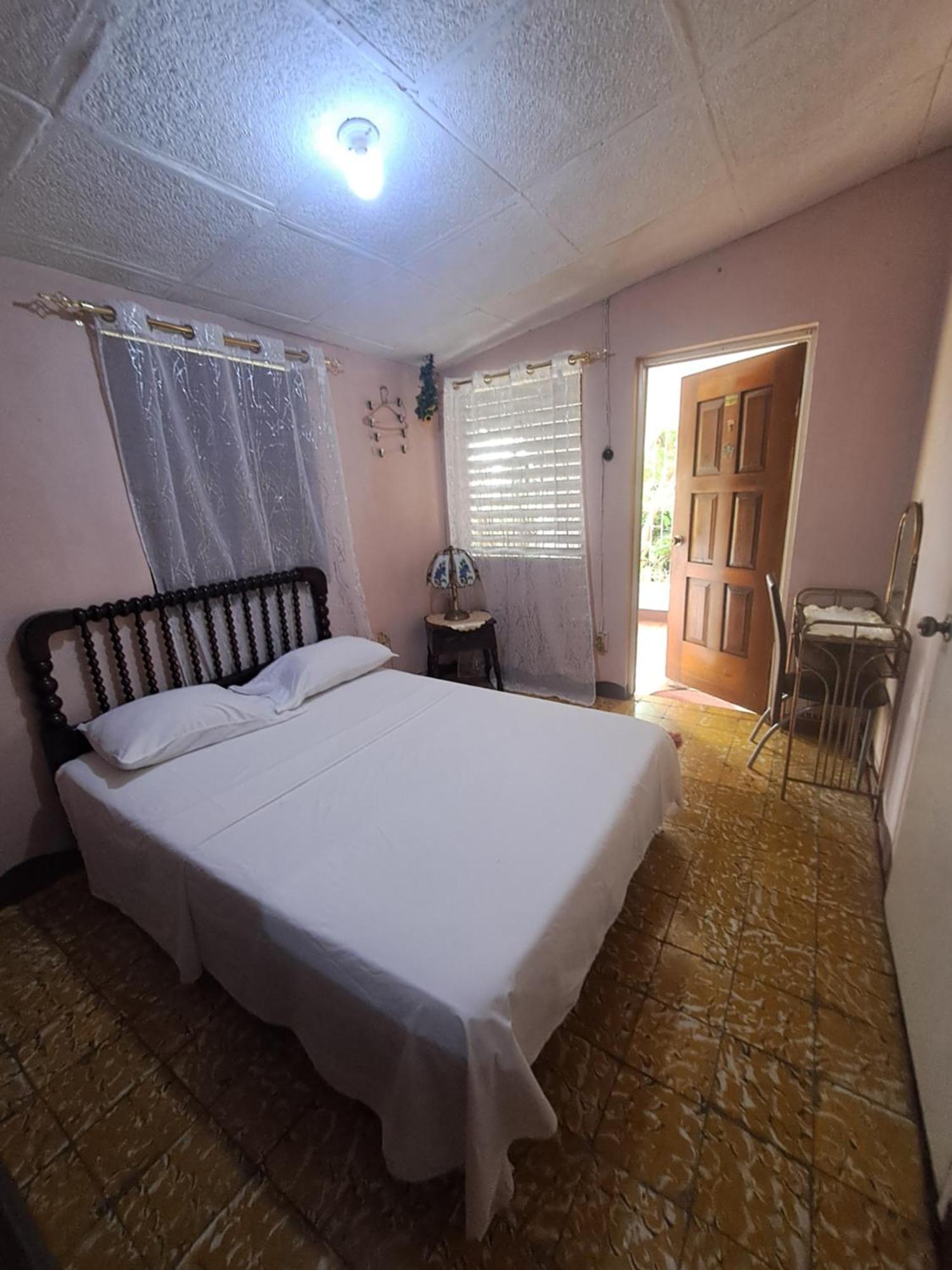 Kingston Airport Bed And Breakfast Εξωτερικό φωτογραφία